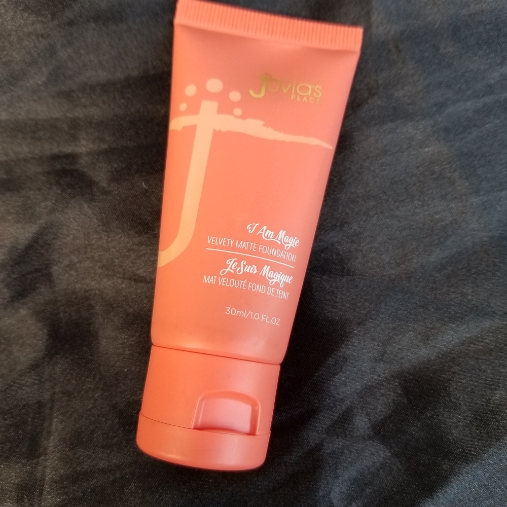 Juvias place I am magic velvety matte foundation